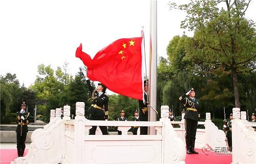 折叠课桌椅
