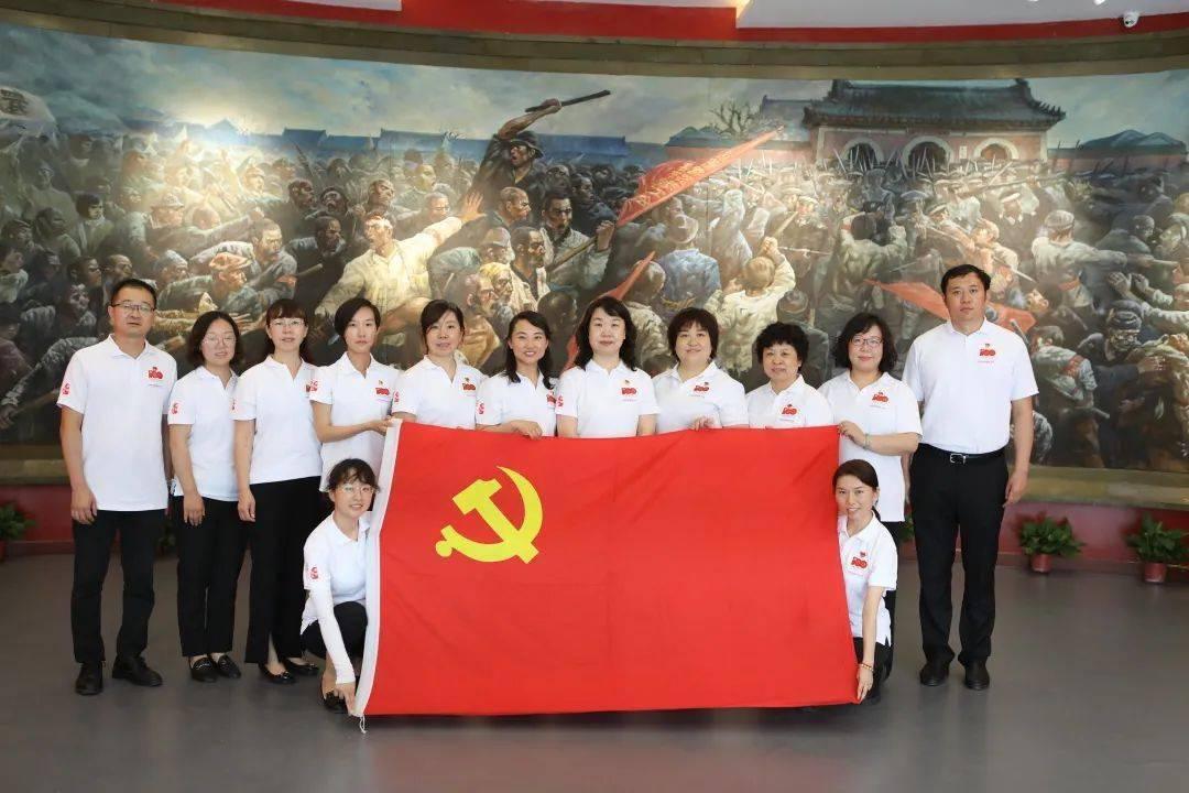 云南镇雄县山体滑坡现场直击:多名失联人员被搜救出 已不幸遇难