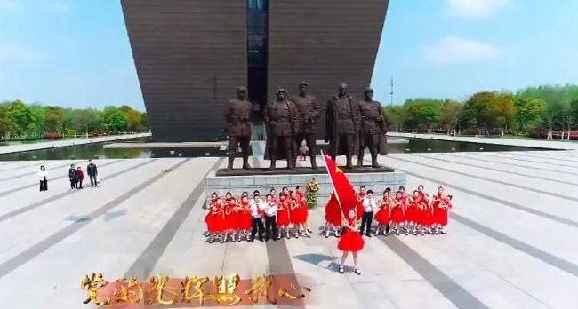 救援矮小的女孩