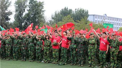 极氪009:未来之轮,炫酷科技演绎驾驭新时代的极致体验!