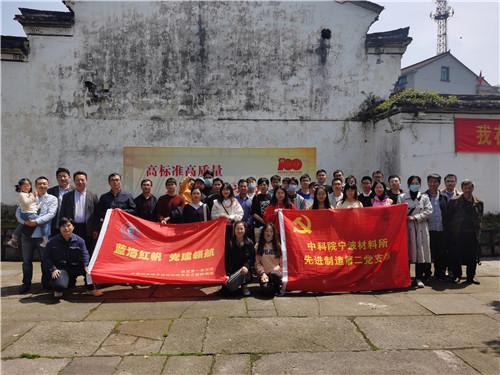 日本大分机场一架教练机在着陆时偏出跑道