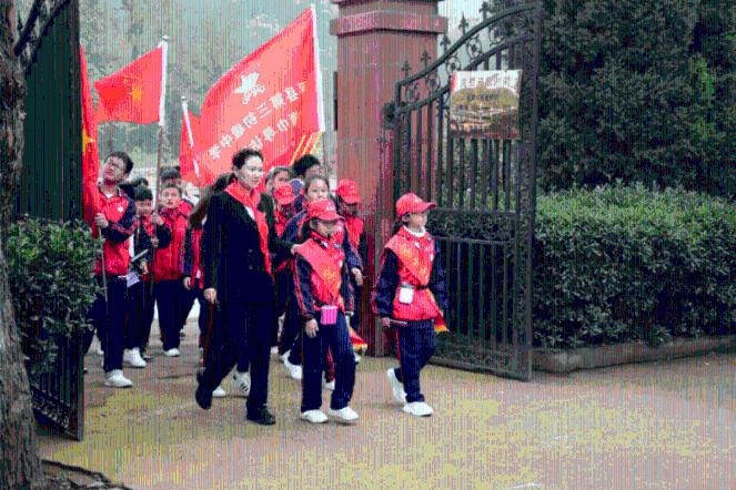 小蓝球向上跳