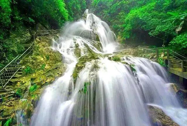 小球进黑洞