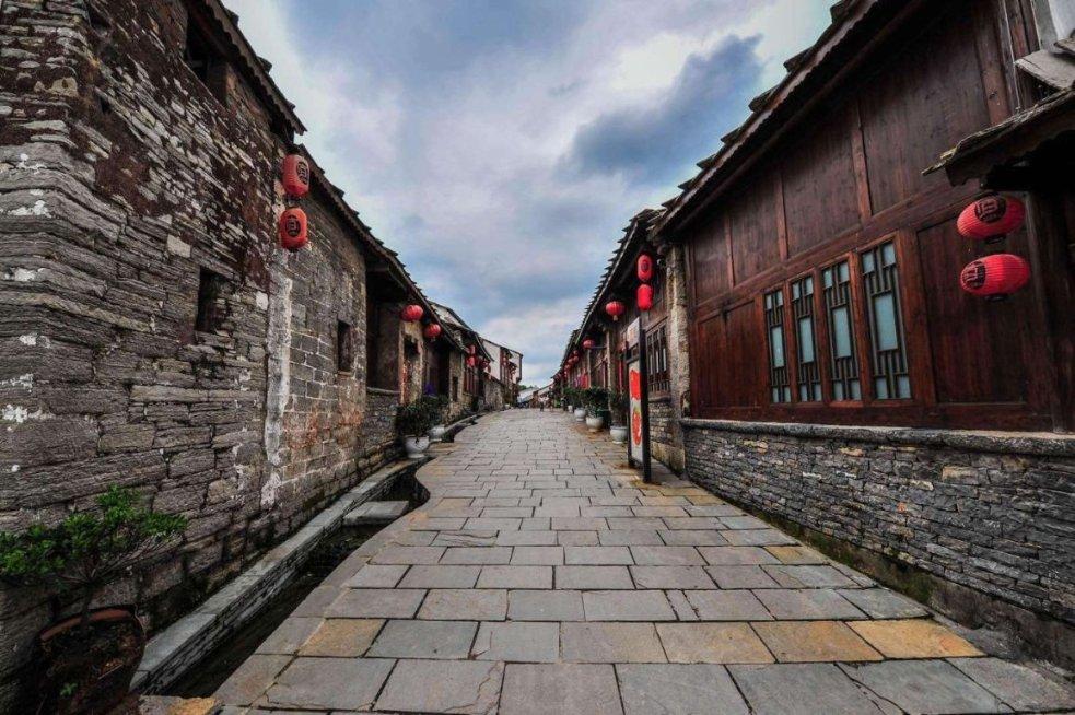 阿明正传：一个把乌干达变成人间地狱的“吃人恶魔”