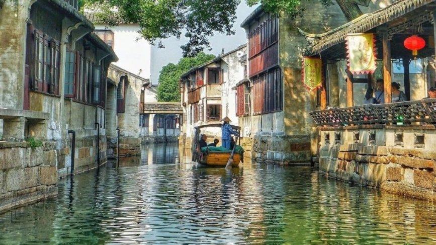 医美国际盘中异动 股价大跌9.58%