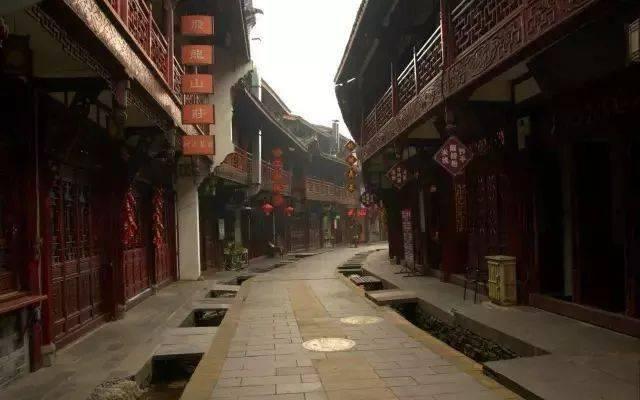 云南镇雄突发山体滑坡，科学避险自救很重要