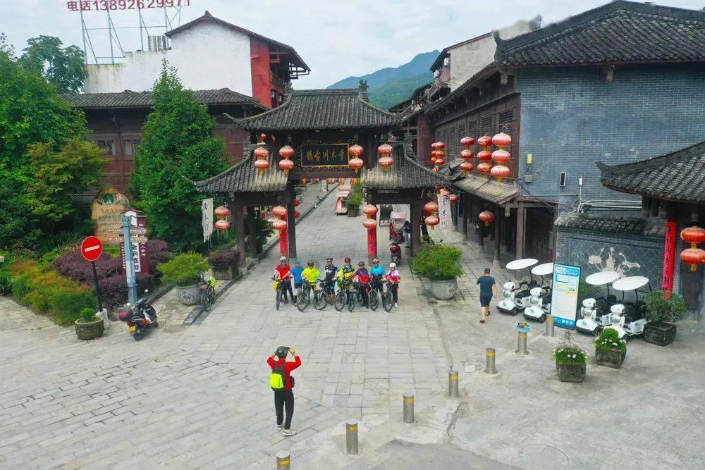 在回深圳路上，孙卓晕车躺妈妈怀里睡觉，这一幕有多温馨？游戏画面