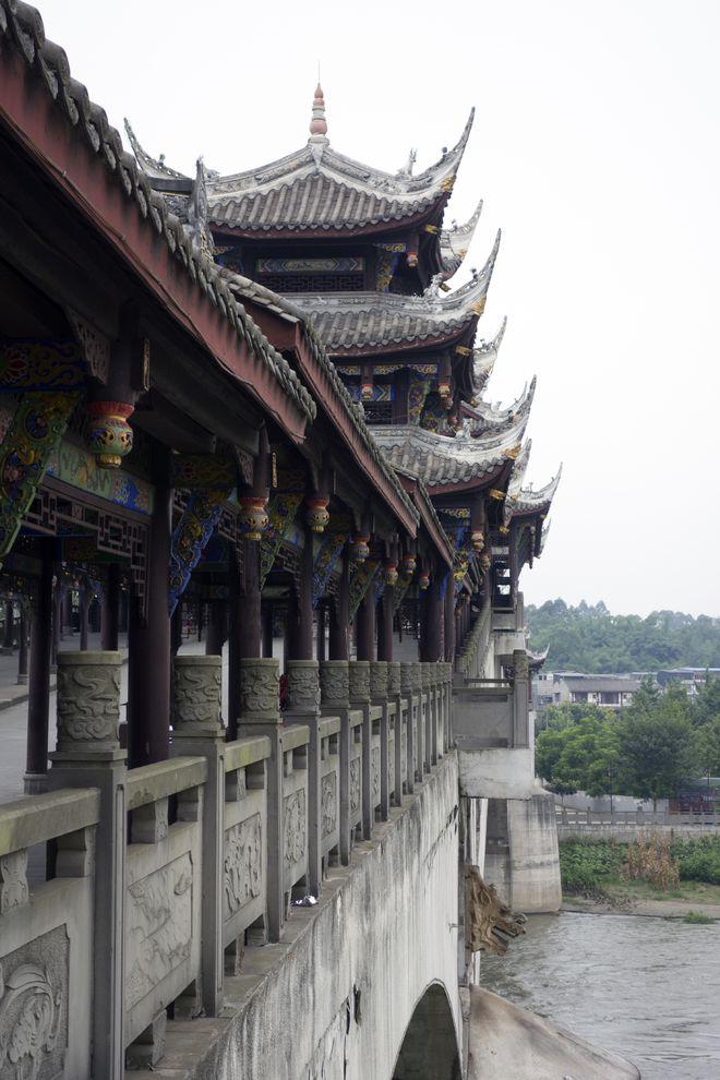 彭昱畅与女友情深意浓：为电影宣传还是真情流露？
