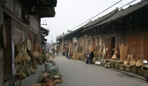 西湖街道金槐村:“小积分”激活“大能量”,推进村容村貌绽新颜