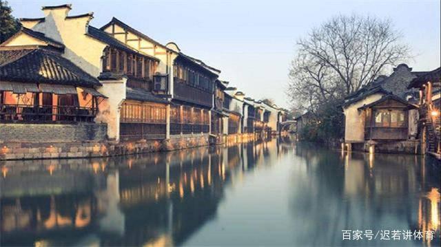 渔夫救下伍子胥一命,赠渔夫一把宝剑,渔夫收下后当即自刎