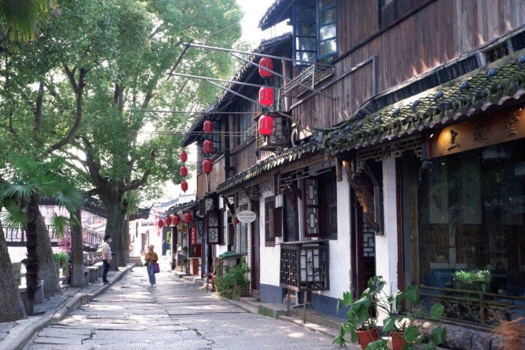 逃离空旷大街