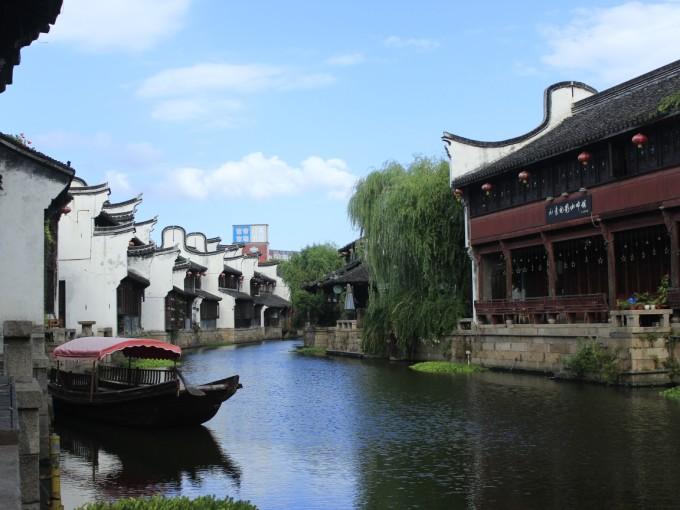 南京紫金山雾凇景观呈现北国风光